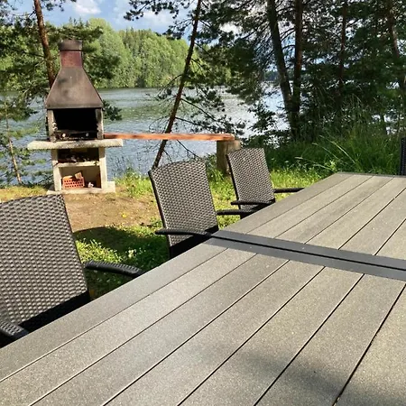 Wallinkoski - And Tentsile Tent Options Next To River Vuoksi Alloggio in famiglia *